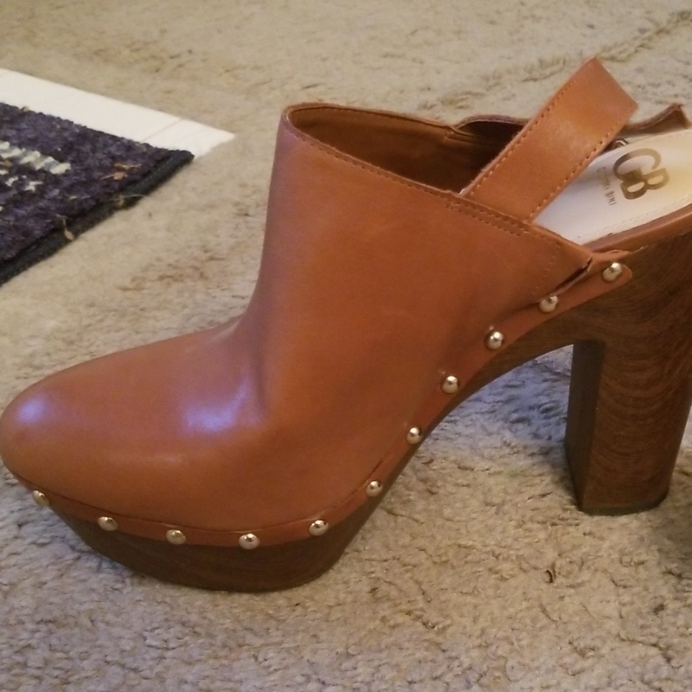 Shoes - Picture 3 of 4
